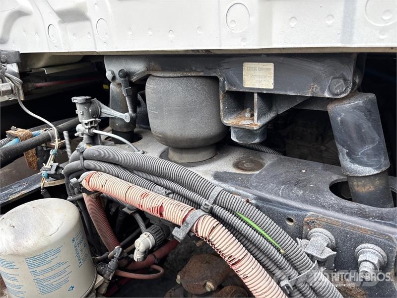 International LT625 6x4 T/A Day Cab Truck Tractor 牵引车