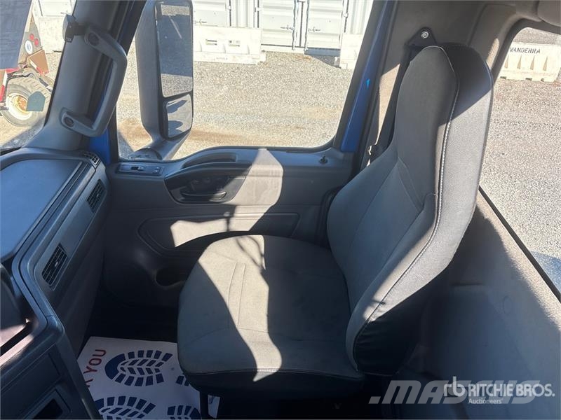 International LT625 6x4 T/A Day Cab Truck Tractor Седельные тягачи