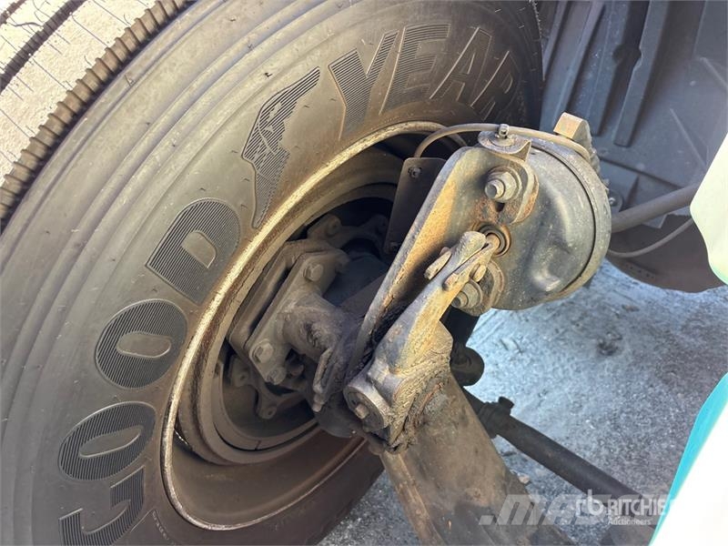 International LT625 6x4 T/A Day Cab Truck Tractor Autotractoare