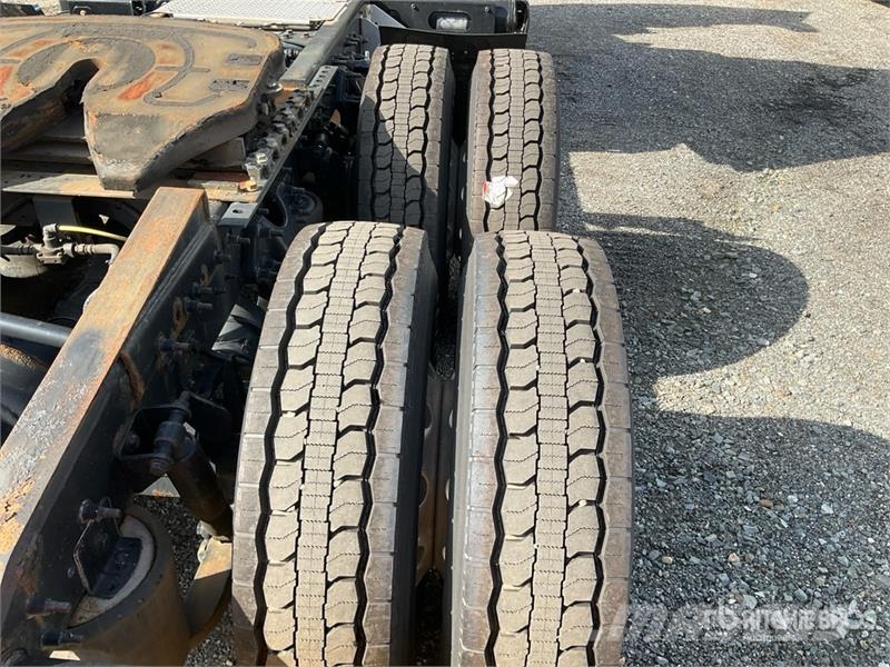 International LT625 6x4 T/A Day Cab Truck Tractor Traktorske jedinice