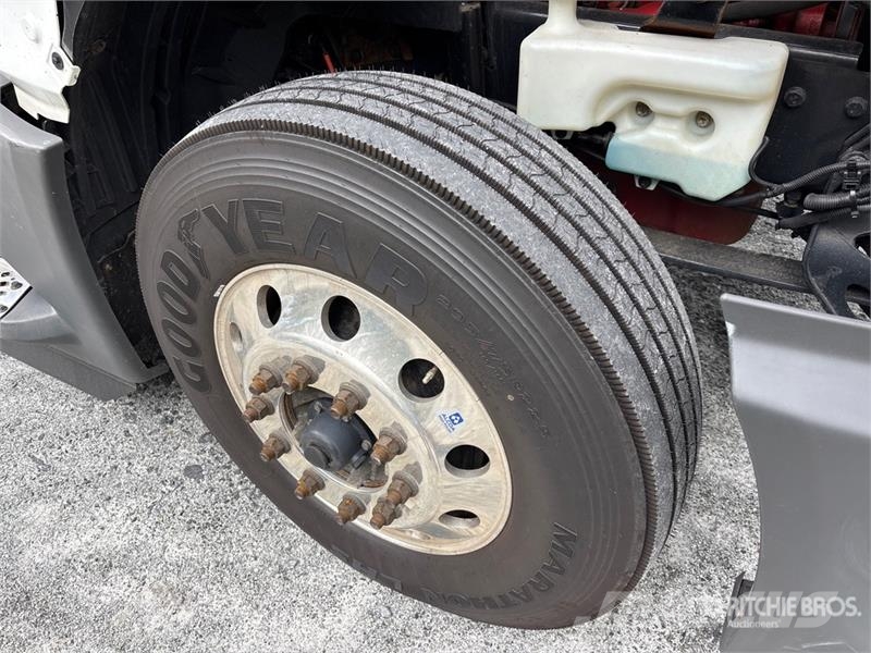 International LT625 6x4 T/A Day Cab Truck Tractor 牵引车