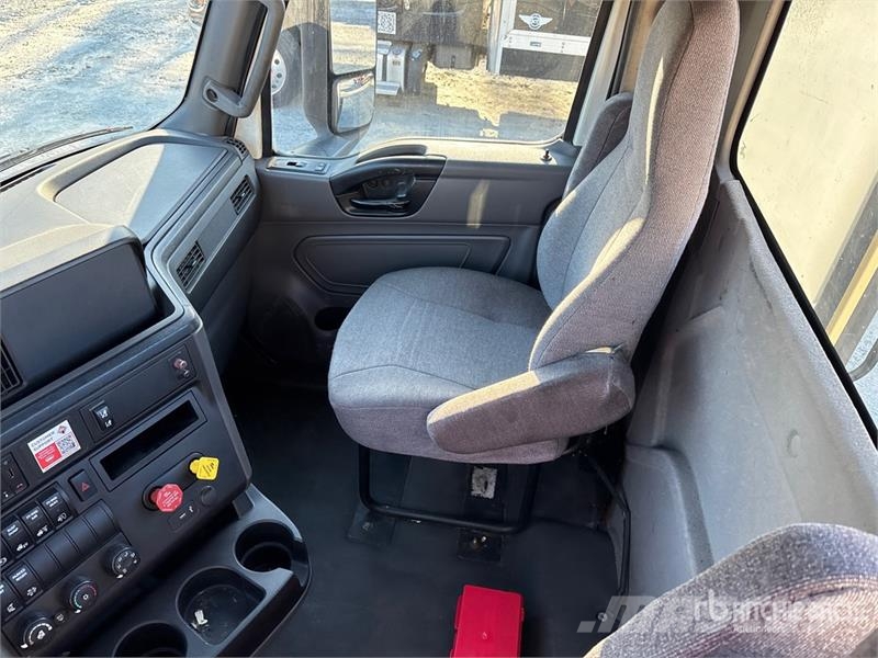 International LT625 6x4 T/A Day Cab Truck Tractor Autotractoare