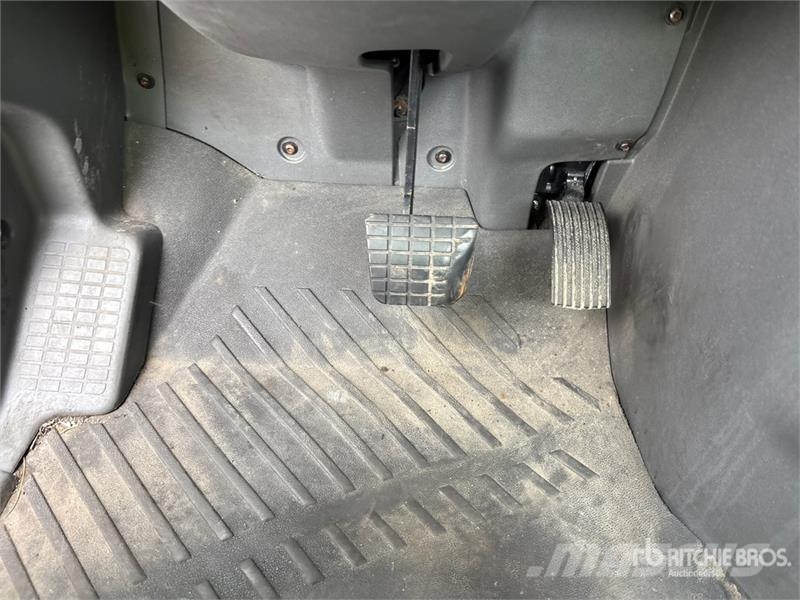 International LT625 6x4 T/A Day Cab Truck Tractor 牵引车