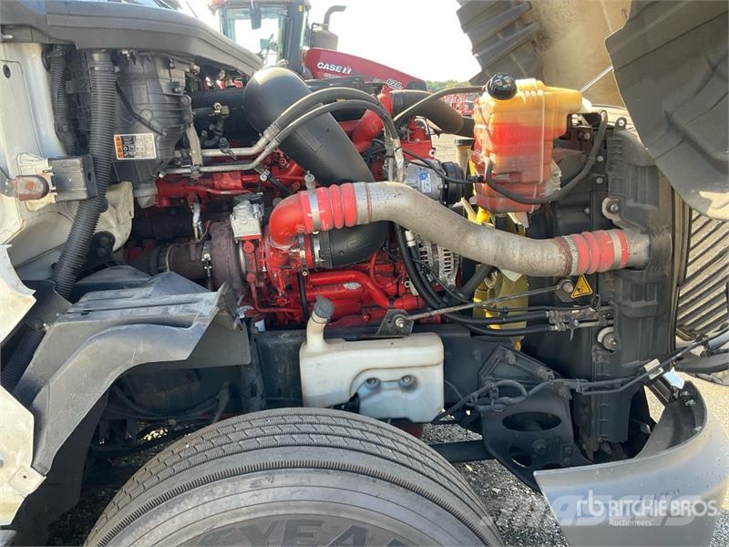 International LT625 6x4 T/A Day Cab Truck Tractor Trekkvogner