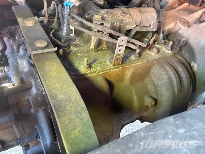 International LT625 6x4 T/A Day Cab Truck Tractor Седельные тягачи