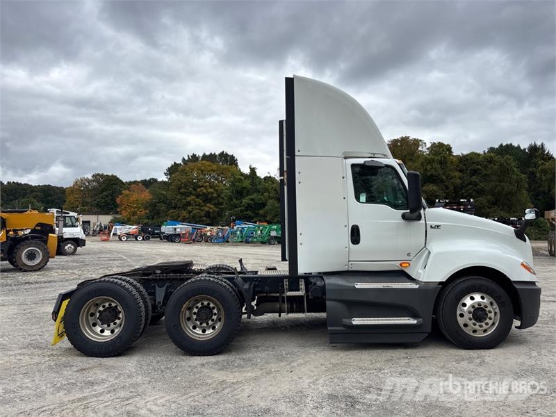 International LT625 6x4 T/A Day Cab Truck Tractor 牵引车