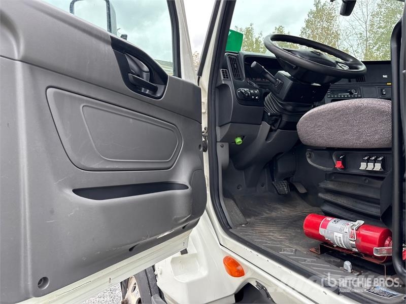 International LT625 6x4 T/A Day Cab Truck Tractor 牵引车