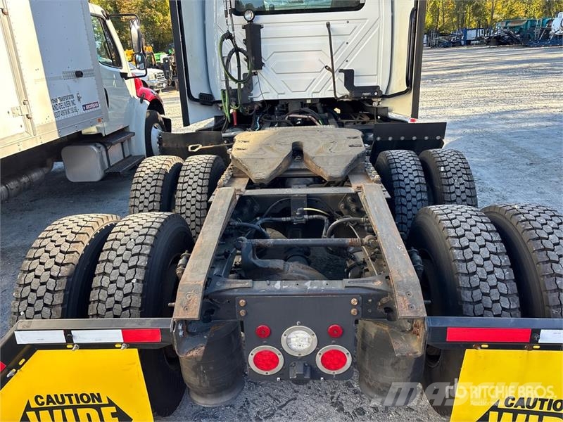 International LT625 6x4 T/A Day Cab Truck Tractor Autotractoare