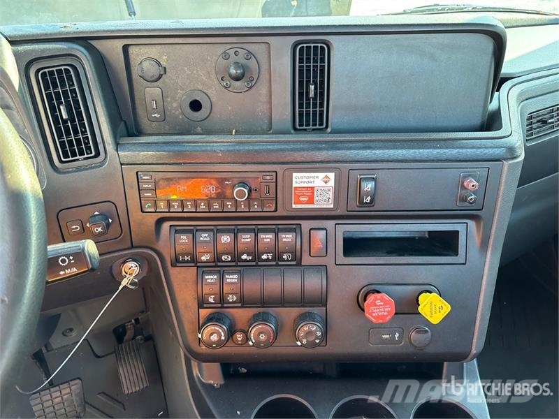 International LT625 6x4 T/A Day Cab Truck Tractor Autotractoare