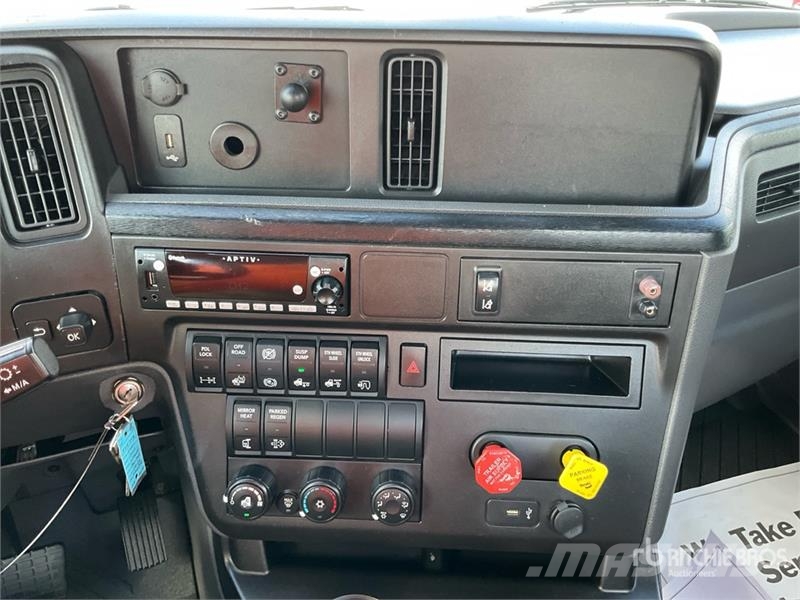 International LT625 6x4 T/A Day Cab Truck Tractor Traktorske jedinice
