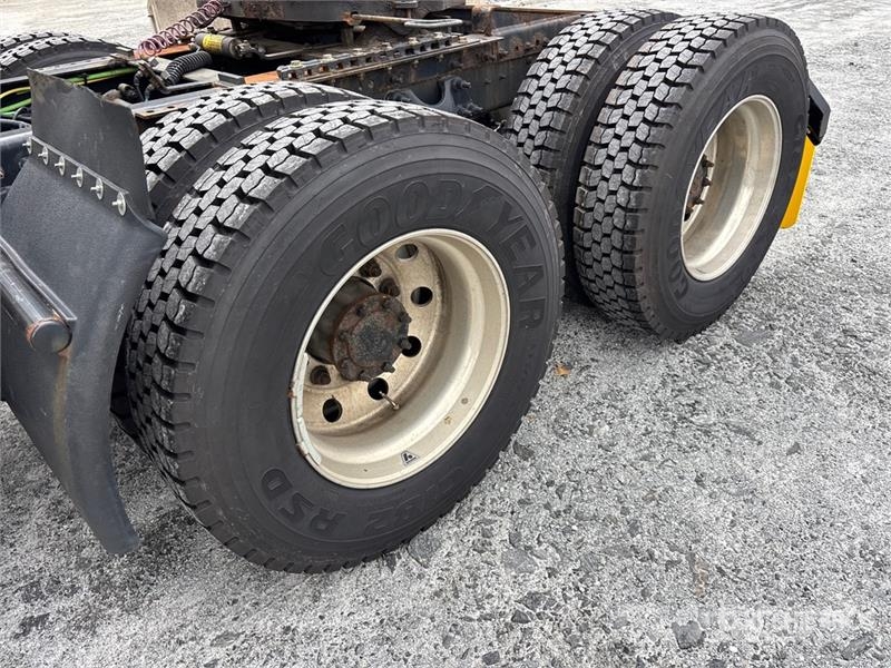 International LT625 6x4 T/A Day Cab Truck Tractor 牵引车