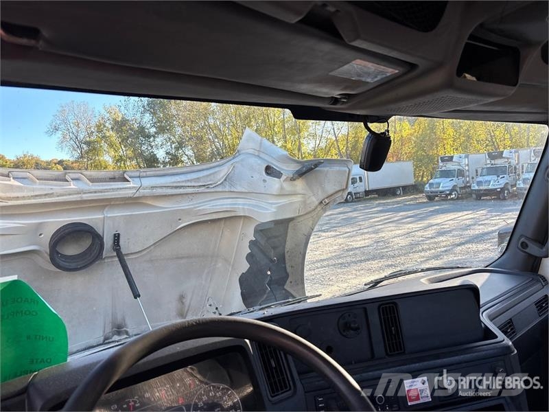 International LT625 6x4 T/A Day Cab Truck Tractor Autotractoare