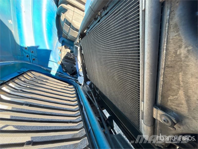 International LT625 6x4 T/A Day Cab Truck Tractor Седельные тягачи
