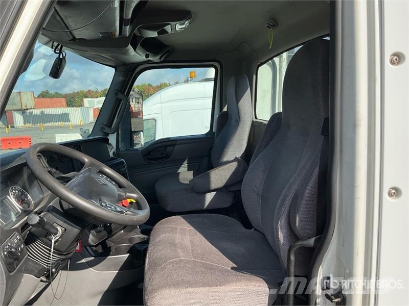 International LT625 6x4 T/A Day Cab Truck Tractor Trekkvogner