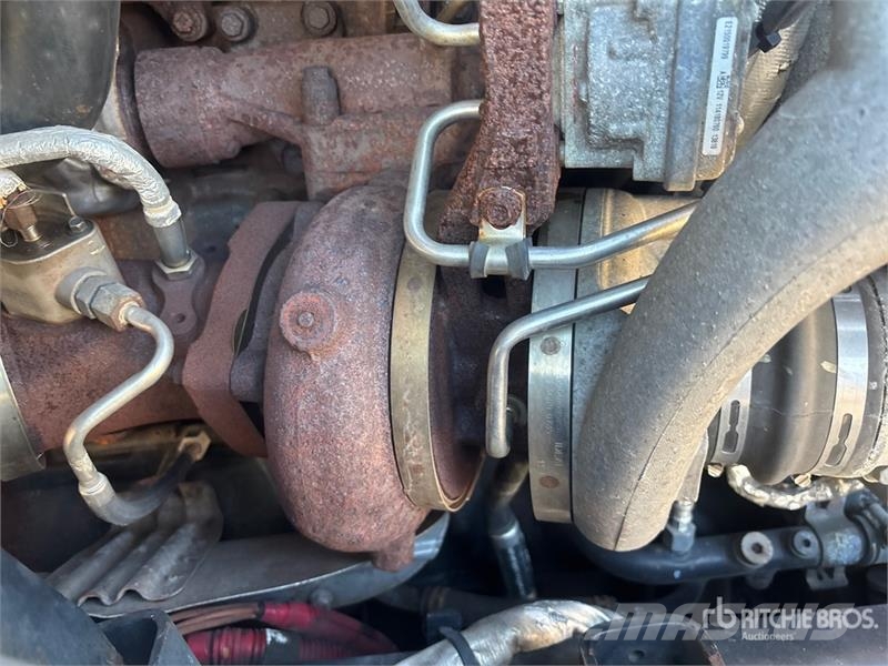 International LT625 6x4 T/A Day Cab Truck Tractor Седельные тягачи