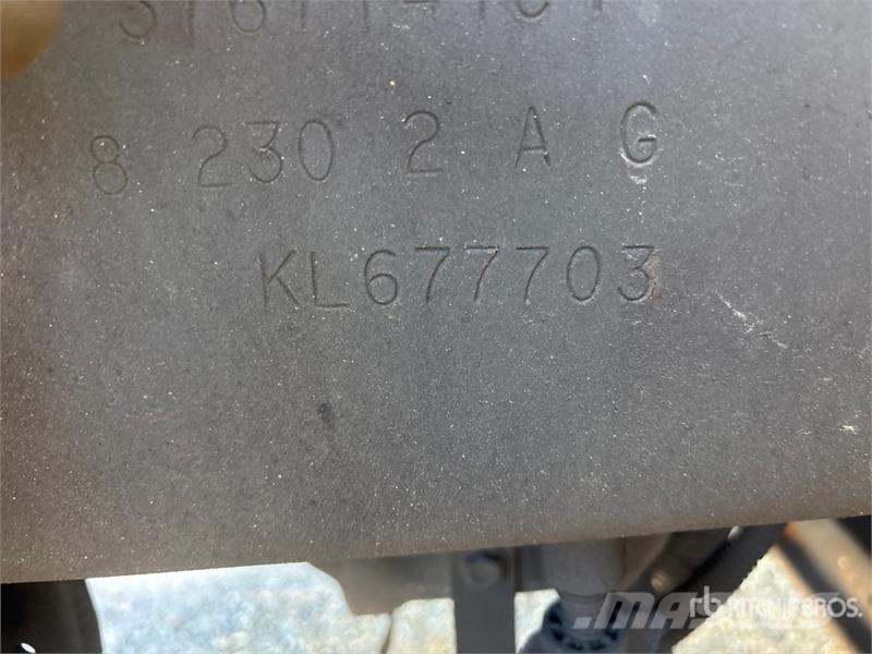 International LT625 6x4 T/A Day Cab Truck Tractor Седельные тягачи