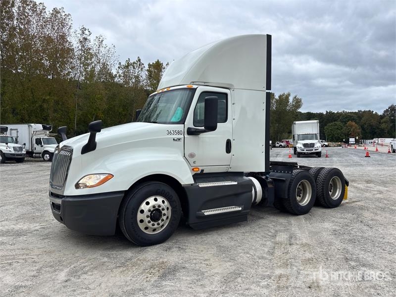 International LT625 6x4 T/A Day Cab Truck Tractor 牵引车
