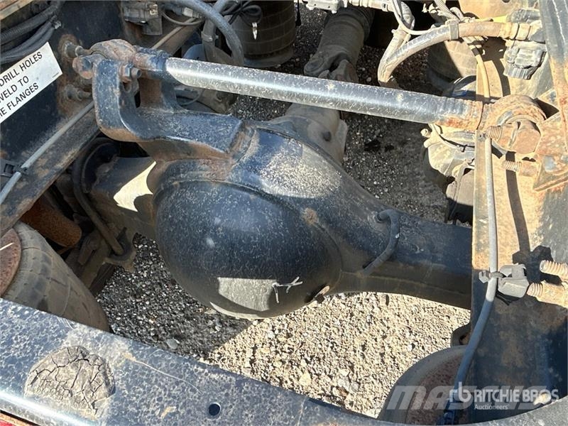 International LT625 6x4 T/A Day Cab Truck Tractor Седельные тягачи