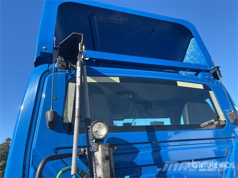 International LT625 6x4 T/A Day Cab Truck Tractor Седельные тягачи