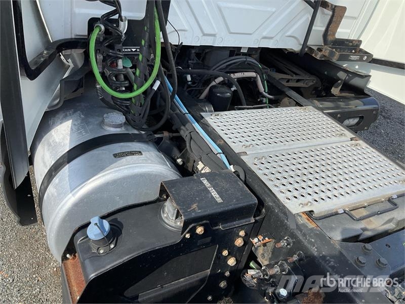 International LT625 6x4 T/A Day Cab Truck Tractor Traktorske jedinice
