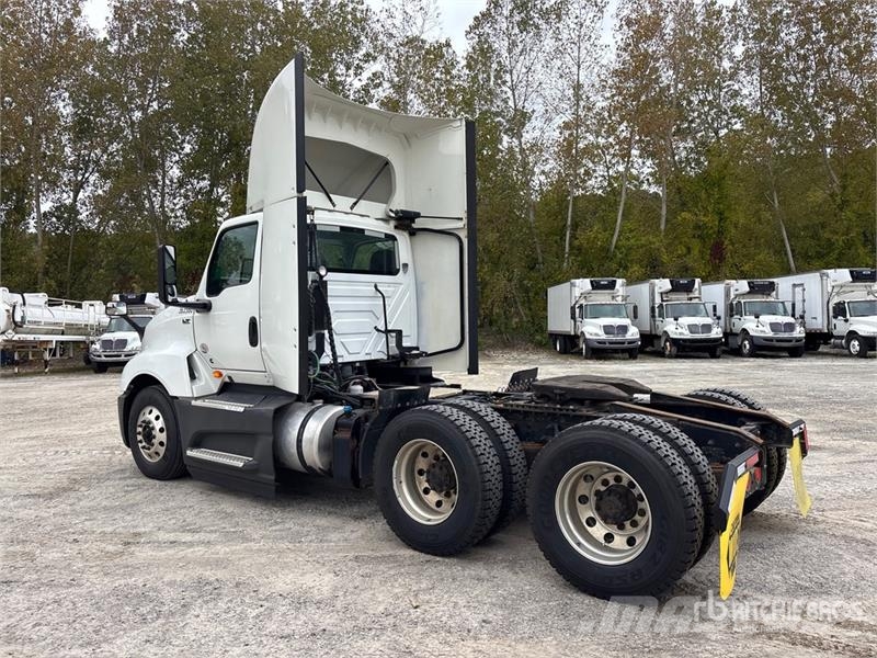 International LT625 6x4 T/A Day Cab Truck Tractor 牵引车