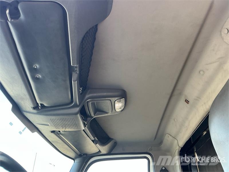 International MV 607 4x2 Van Truck (Inoperable) Camiones caja cerrada