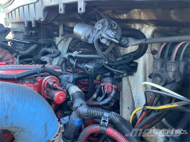 International MV 607 4x2 Van Truck (Inoperable) Camiones caja cerrada