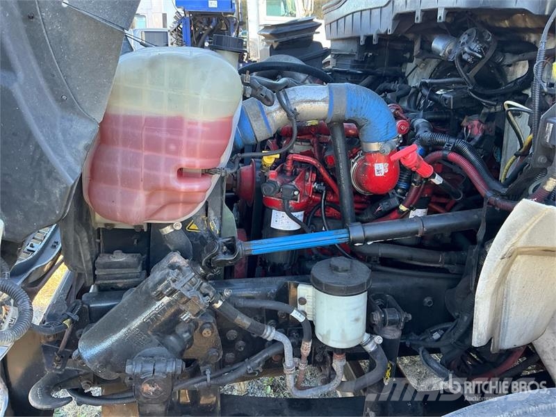 International MV 607 4x2 Van Truck (Inoperable) Camiones caja cerrada