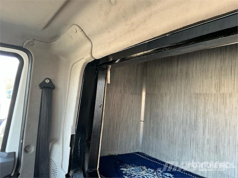 International MV 607 4x2 Van Truck (Inoperable) Camiones caja cerrada