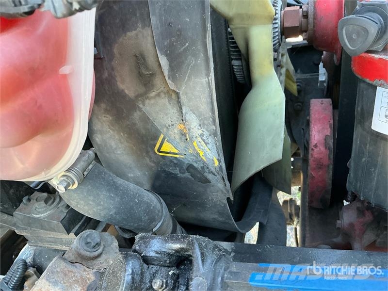 International MV 607 4x2 Van Truck (Inoperable) Camiones caja cerrada