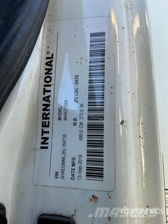 International MV 607 4x2 Van Truck (Inoperable) Camiones caja cerrada