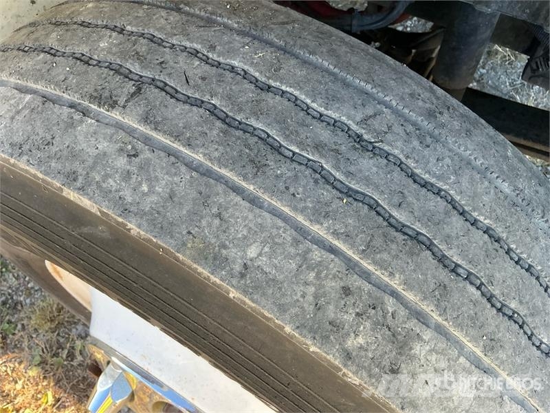 International MV 607 4x2 Van Truck (Inoperable) Camiones caja cerrada