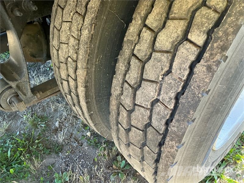 International MV 607 4x2 Van Truck (Inoperable) Camiones caja cerrada