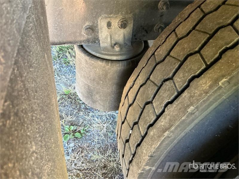 International MV 607 4x2 Van Truck (Inoperable) Camiones caja cerrada