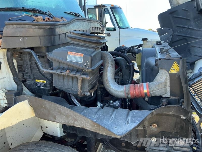 International MV 607 4x2 Van Truck (Inoperable) Camiones caja cerrada