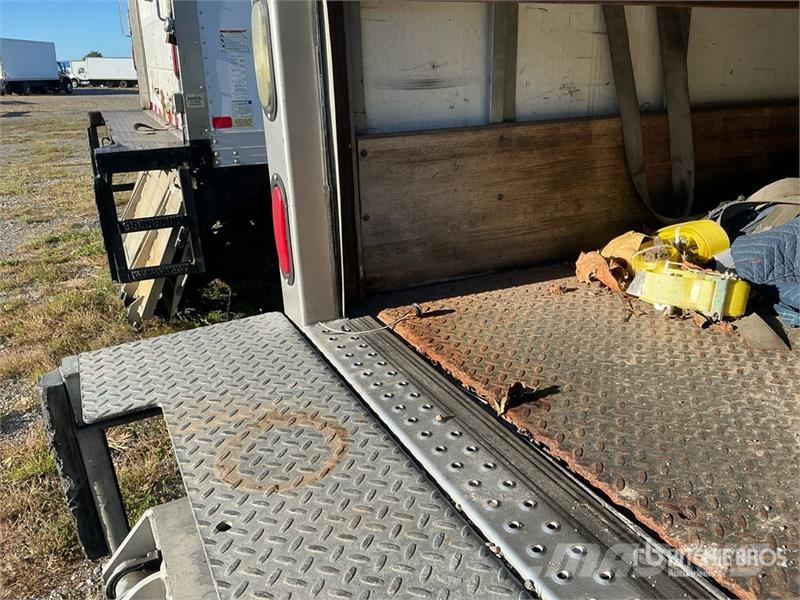 International MV 607 4x2 Van Truck (Inoperable) Camiones caja cerrada