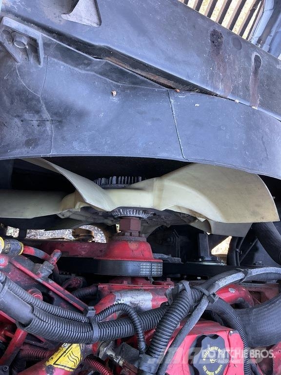 International MV 607 4x2 Van Truck (Inoperable) Camiones caja cerrada