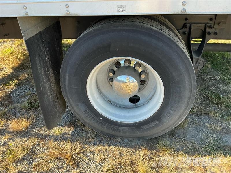 International MV 607 4x2 Van Truck (Inoperable) Camiones caja cerrada