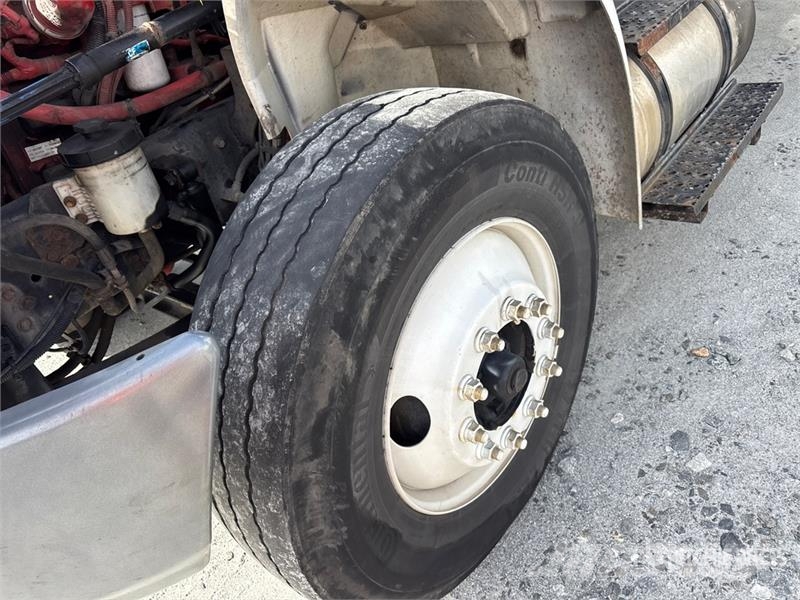 International MV607 4x2 Van Truck Camiones con caja de remolque