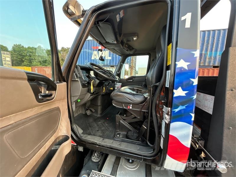 International MV607 4x2 Rollback Truck Sleepwagens