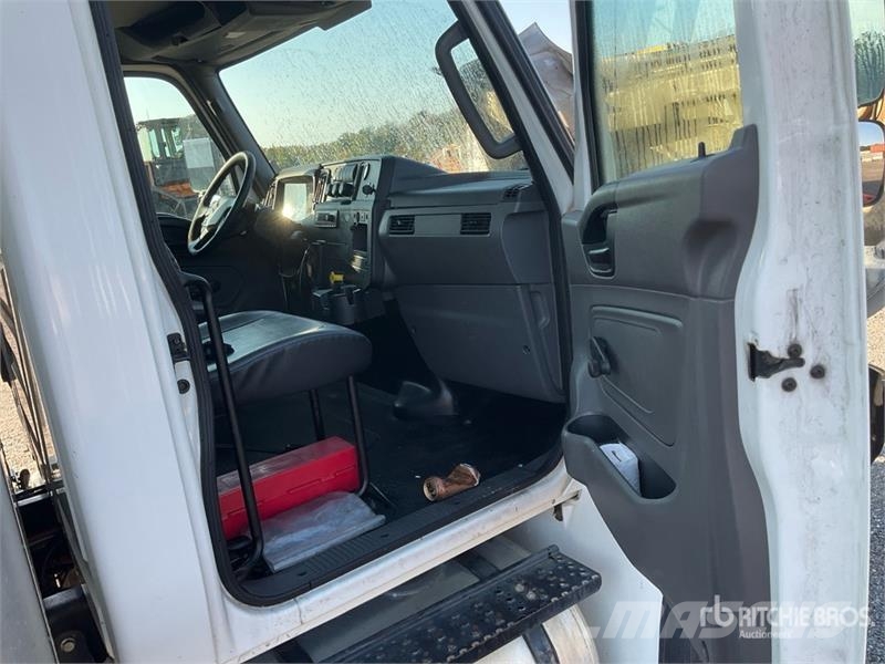International MV607 4x2 Van Truck (Inoperable) Грузовики-Фургоны