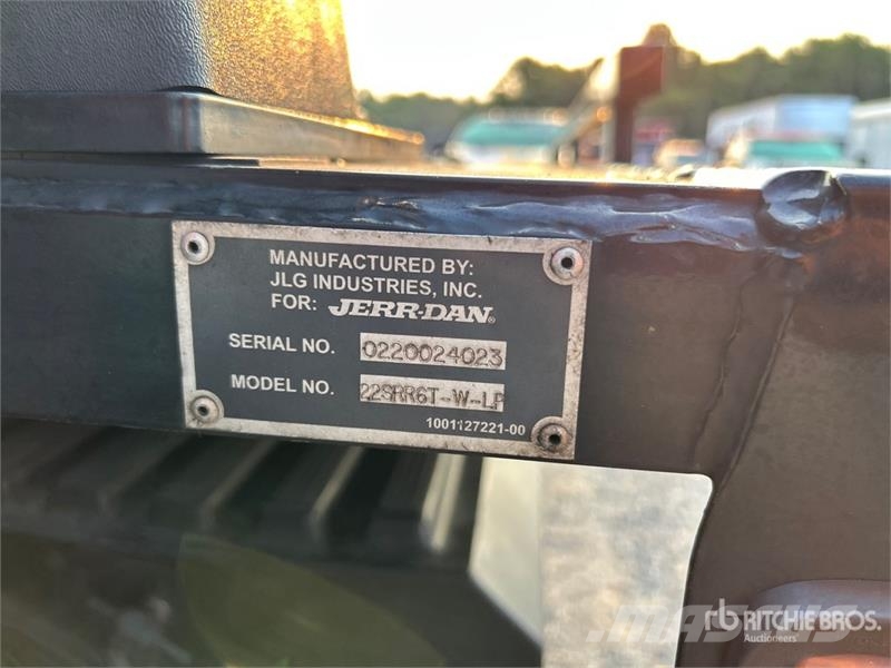 International MV607 4x2 Rollback Truck Sleepwagens