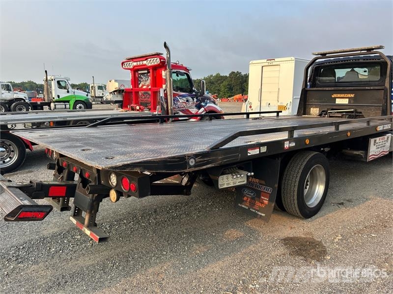 International MV607 4x2 Rollback Truck Sleepwagens