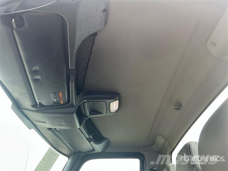 International MV607 4x2 Cab and Chassis Кабини