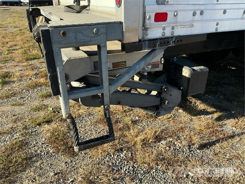 International MV607 4x2 Van Truck Autocamioane