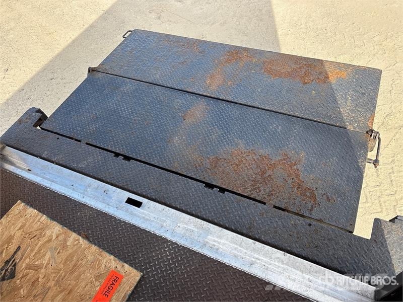 International MV607 4x2 Van Truck Camiones con caja de remolque