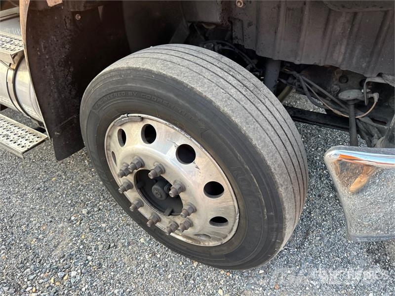 International MV607 4x2 Rollback Truck Sleepwagens