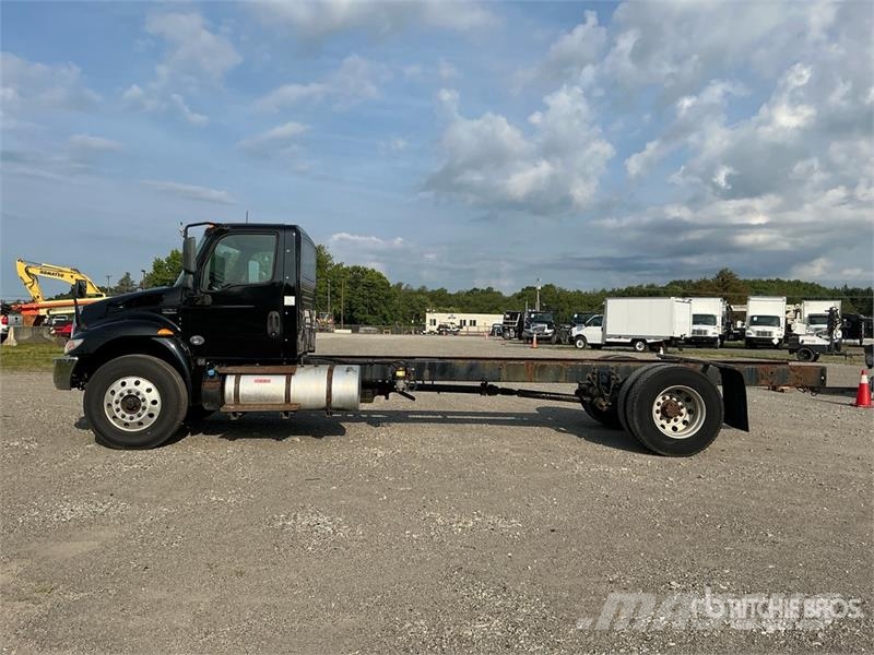 International MV607 4x2 Cab and Chassis Кабини