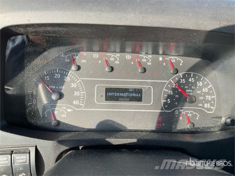 International MV607 4x2 Van Truck (Inoperable) Грузовики-Фургоны