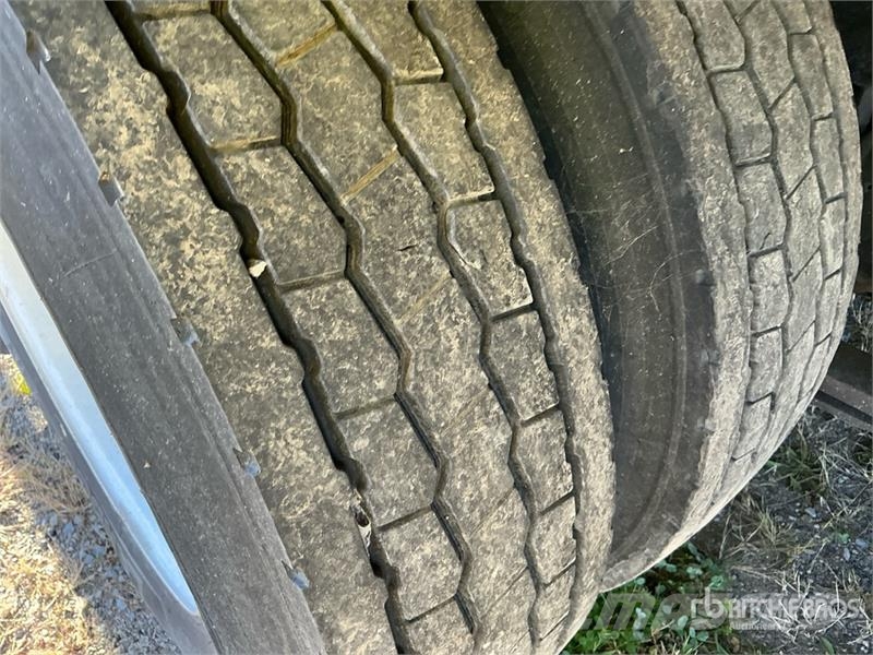 International MV607 4x2 Van Truck Autocamioane